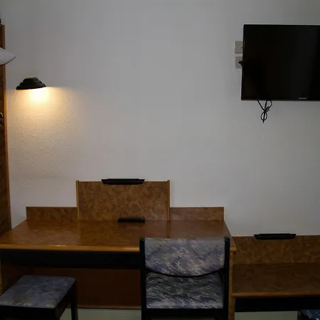 Du Trosy Hotel Clamart