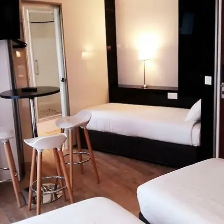 Hotel Du Trosy Clamart